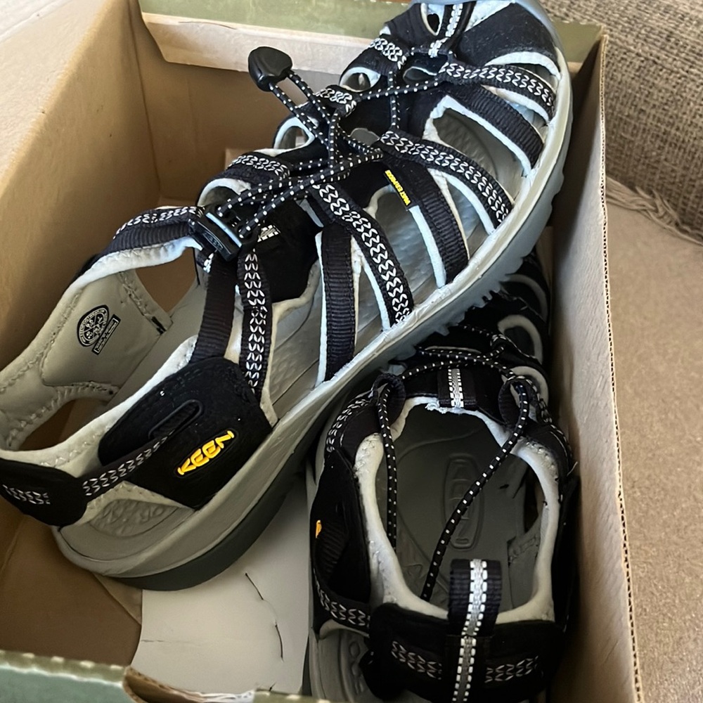Keen Wisper Waterproof Women's Hiking Sandal Style 5124 Black Grey sz.9.5